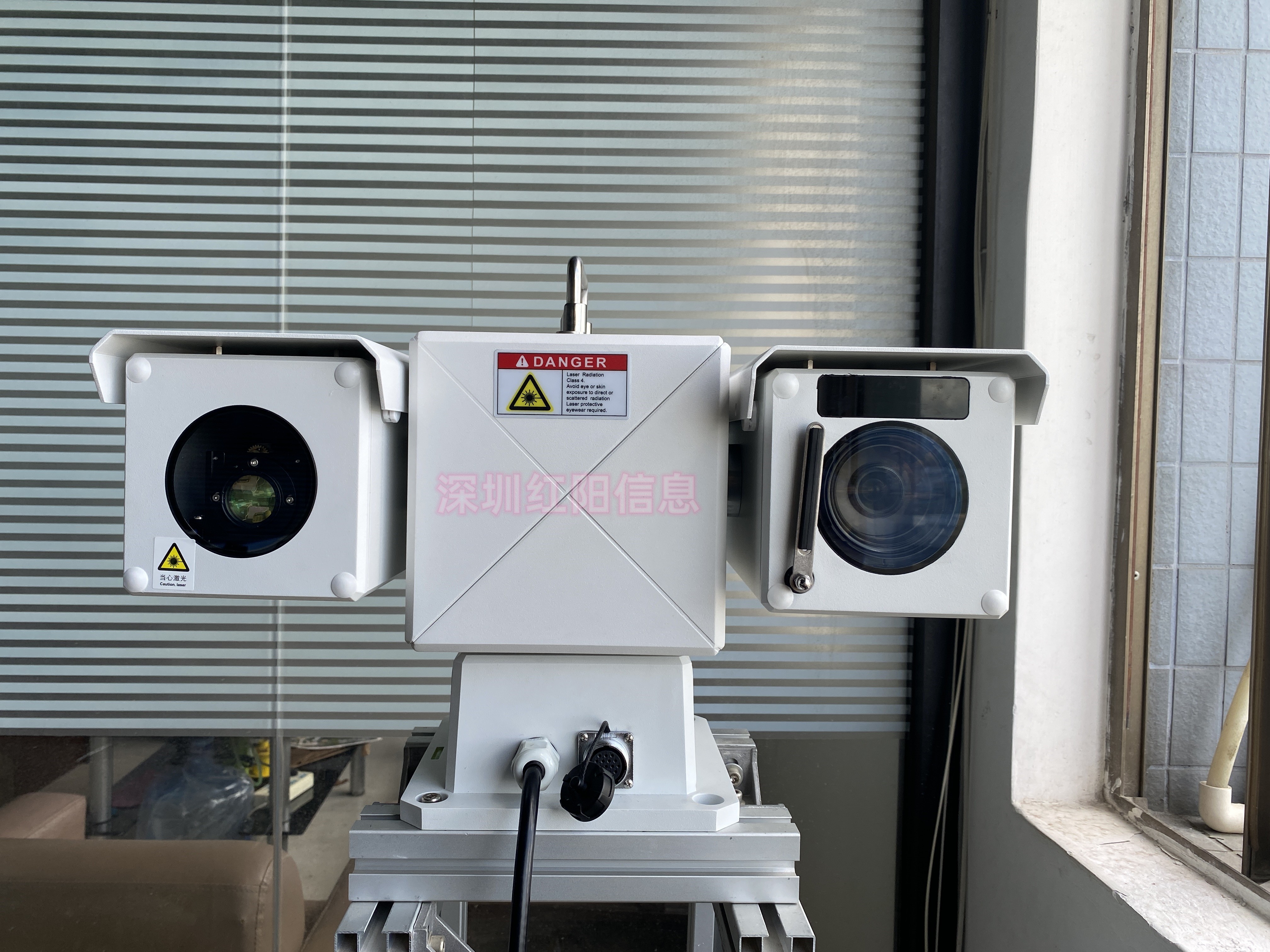 800萬像素激光夜視攝像機 圖片關(guān)鍵詞